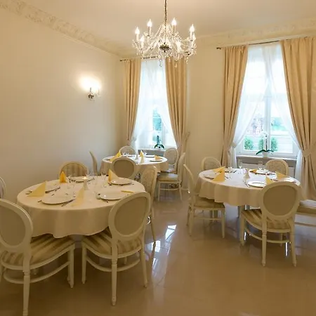 Hotel Akacjowy Dwor