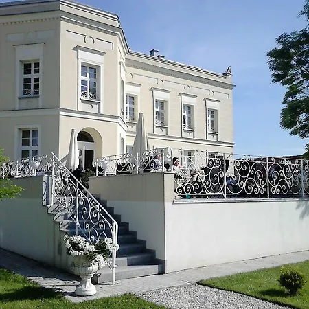 Hotel Akacjowy Dwor 3*