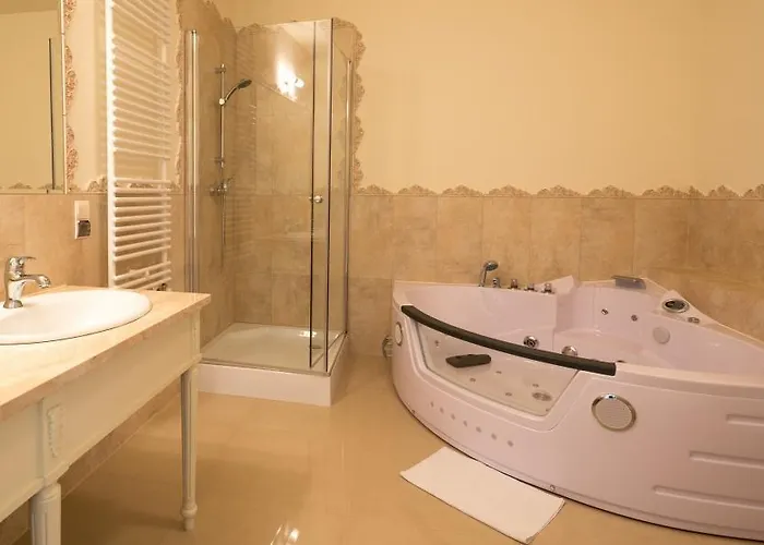 Hotel Akacjowy Dwór 3*