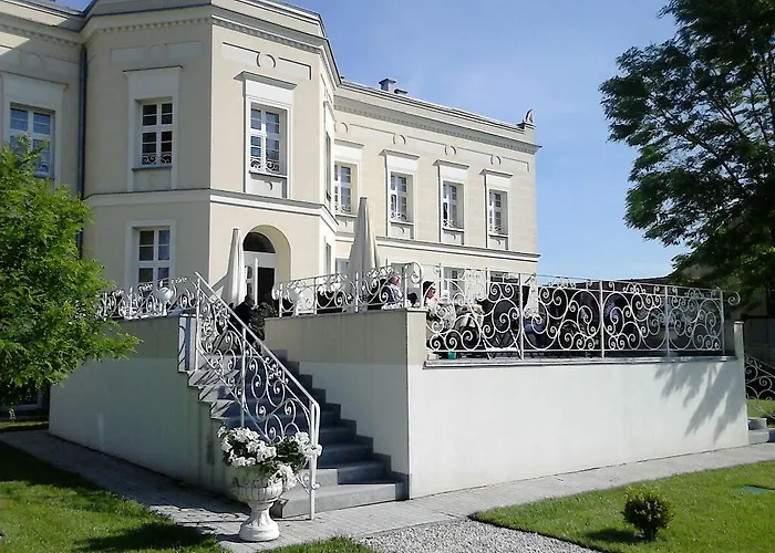 Hotel Akacjowy Dwór 3*